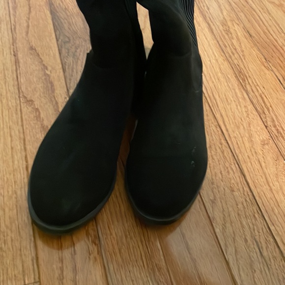 Kenneth Cole suede Boots - Picture 3 of 4